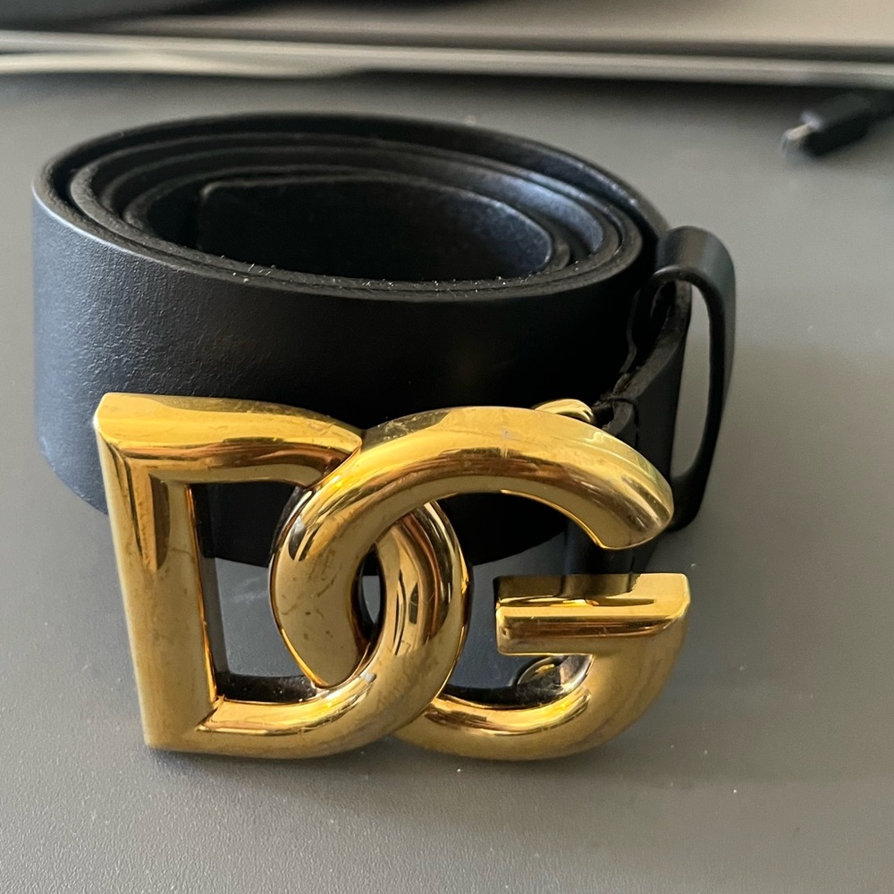 Dolce and Gabbana men’s  Lack leather belt with gold buckle.
